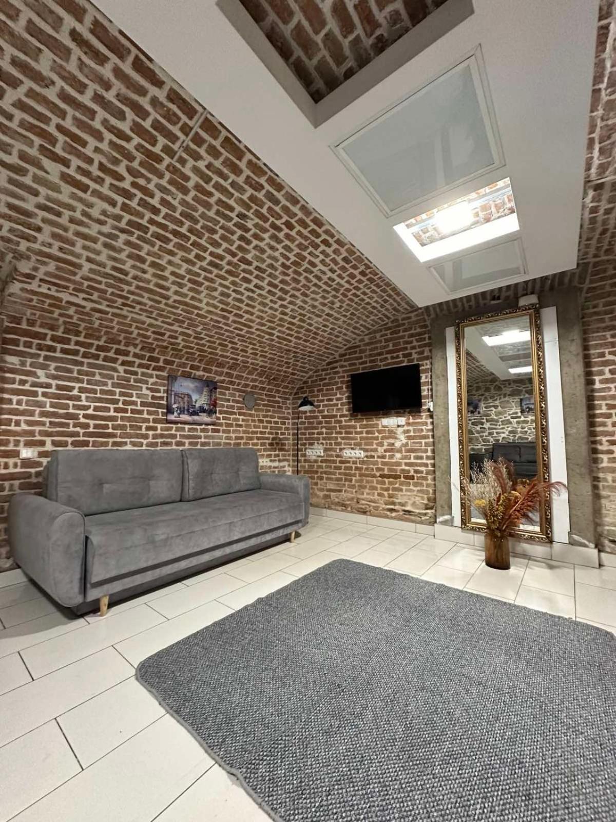 Appartement 2Х Кім-Й Loft На Площі Філармонії By Willox à TTchernivtsi Extérieur photo